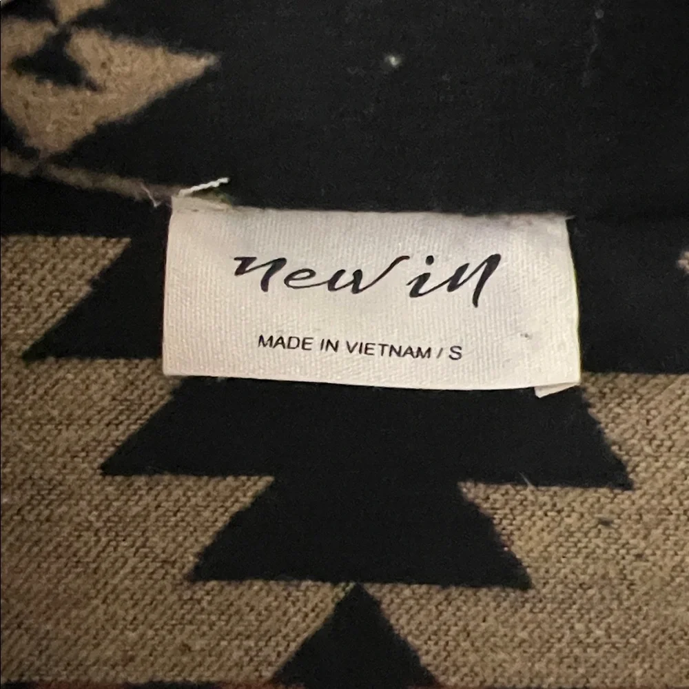 Geometric Patterned Jacket - Picture 2 of 3